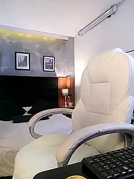 Snapshot of Delilah_Belmont chatting on September 2025 12:05:02 PM Delilah Belmont online show from September 2025 12:05:02 PM