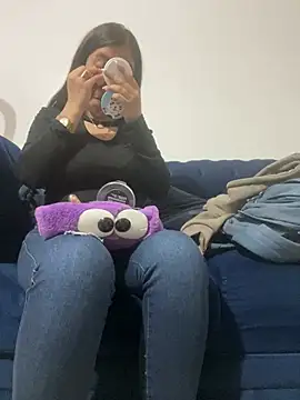 Lea velle online show from January 2025 05:00:02 AM