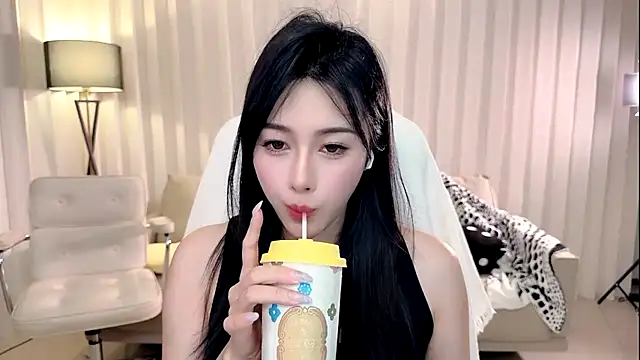 Snapshot of K-moumou chatting on September 2025 03:27:02 PM K-moumou online show from September 2025 03:27:02 PM