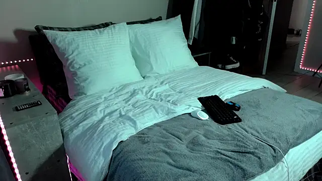 Snapshot of Tanya_M chatting on December 2024 01:03:01 PM Tanya M online show from December 2024 01:03:01 PM