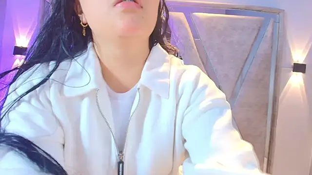 Annie9  online show from November 2025 03:49:02 AM