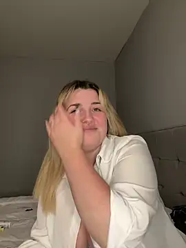 Snapshot of Curvy_Rosie99 chatting on December 2024 06:39:02 PM Curvy Rosie99 online show from December 2024 06:39:02 PM