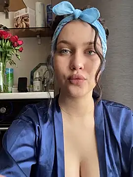 Snapshot of KikiWatson chatting on February 2025 12:13:01 PM KikiWatson online show from February 2025 12:13:01 PM