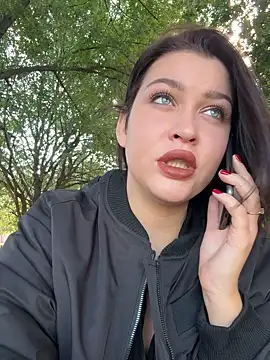 Snapshot of KikiWatson chatting on September 2025 06:01:02 AM KikiWatson online show from September 2025 06:01:02 AM