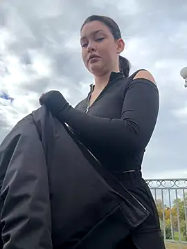 Snapshot of KikiWatson chatting on October 2025 07:05:02 AM KikiWatson online show from October 2025 07:05:02 AM