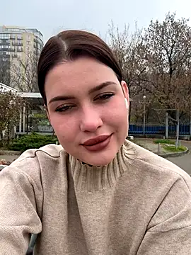 Snapshot of KikiWatson chatting on November 2025 07:07:01 AM KikiWatson online show from November 2025 07:07:01 AM