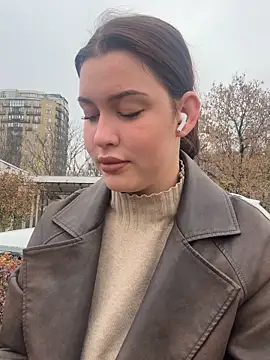 Snapshot of KikiWatson chatting on November 2025 07:05:02 AM KikiWatson online show from November 2025 07:05:02 AM