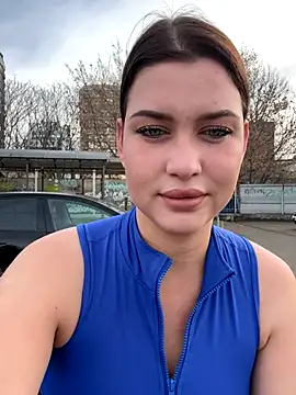 Snapshot of KikiWatson chatting on November 2025 07:07:01 AM KikiWatson online show from November 2025 07:07:01 AM