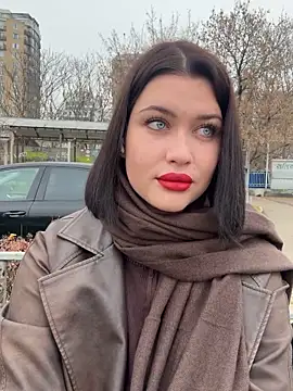 Snapshot of KikiWatson chatting on December 2025 07:06:02 AM KikiWatson online show from December 2025 07:06:02 AM