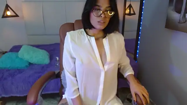 Snapshot of AlessiaVal_ chatting on February 2025 03:46:01 PM AlessiaVal online show from February 2025 03:46:01 PM