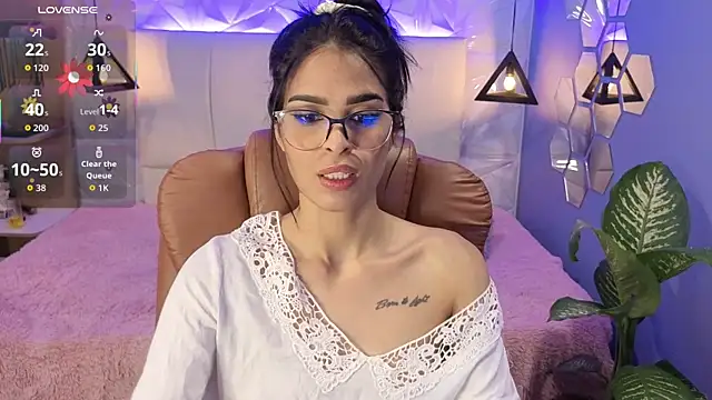 Snapshot of AlessiaVal_ chatting on November 2025 01:33:02 PM AlessiaVal online show from November 2025 01:33:02 PM