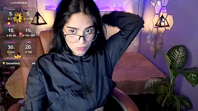 Snapshot of AlessiaVal_ chatting on November 2025 03:22:01 PM AlessiaVal online show from November 2025 03:22:01 PM