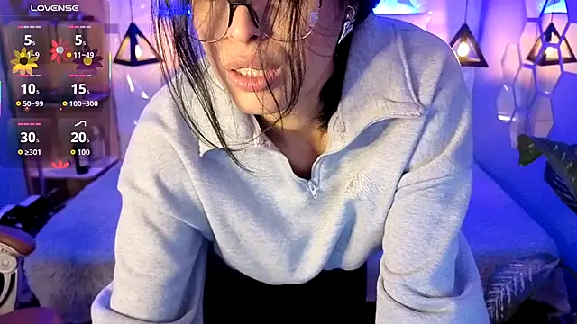 Snapshot of AlessiaVal_ chatting on November 2025 03:14:02 PM AlessiaVal online show from November 2025 03:14:02 PM