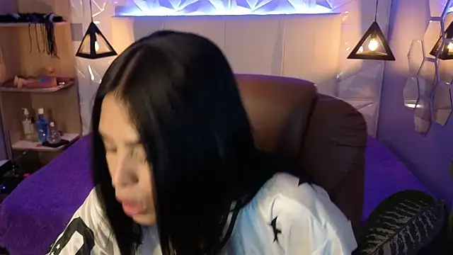 Snapshot of AlessiaVal_ chatting on December 2025 05:30:01 PM AlessiaVal online show from December 2025 05:30:01 PM