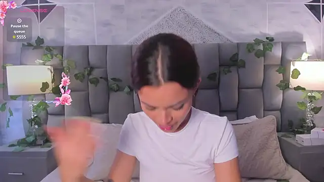 Snapshot of HannaRhodes chatting on January 2025 04:34:02 PM HannaRhodes online show from January 2025 04:34:02 PM