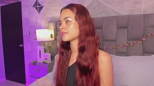 Snapshot of HannaRhodes chatting on February 2025 02:00:01 PM HannaRhodes online show from February 2025 02:00:01 PM