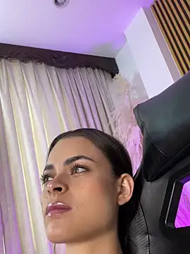 Snapshot of HannaRhodes chatting on September 2025 01:33:02 PM HannaRhodes online show from September 2025 01:33:02 PM