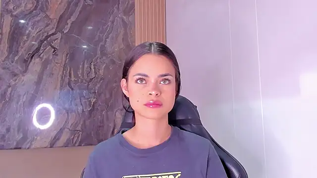 Snapshot of HannaRhodes chatting on September 2025 01:14:02 PM HannaRhodes online show from September 2025 01:14:02 PM