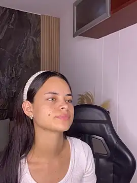 Snapshot of HannaRhodes chatting on October 2025 12:55:01 PM HannaRhodes online show from October 2025 12:55:01 PM