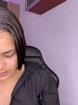 Snapshot of HannaRhodes chatting on October 2025 02:10:01 PM HannaRhodes online show from October 2025 02:10:01 PM