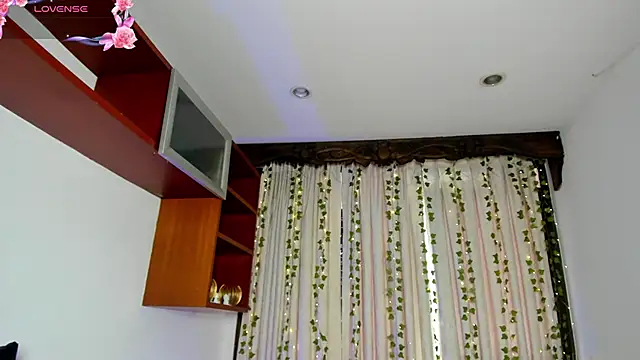 Snapshot of HannaRhodes chatting on November 2025 03:05:02 PM HannaRhodes online show from November 2025 03:05:02 PM