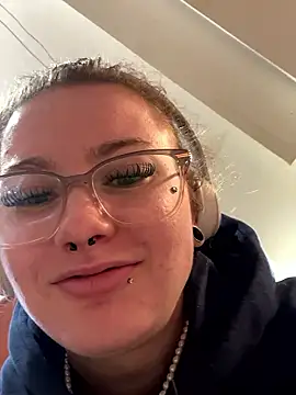 sluttysmiley online show from January 2026 08:00:01 PM