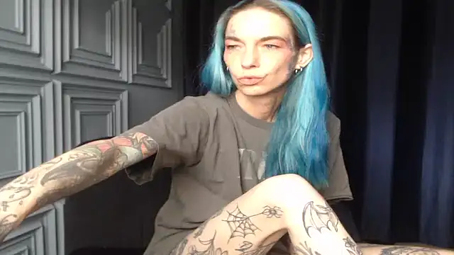 Snapshot of RavenryderUK chatting on April 2026 11:46:02 AM RavenryderUK online show from April 2026 11:46:02 AM