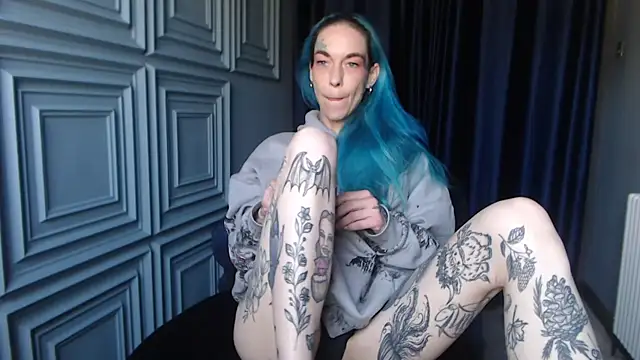 Snapshot of RavenryderUK chatting on April 2026 09:33:02 AM RavenryderUK online show from April 2026 09:33:02 AM