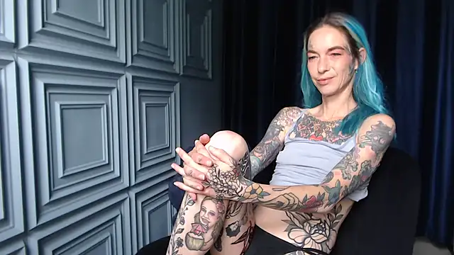 Snapshot of RavenryderUK chatting on June 2026 10:30:02 AM RavenryderUK online show from June 2026 10:30:02 AM