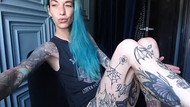 Snapshot of RavenryderUK chatting on June 2026 10:03:01 AM RavenryderUK online show from June 2026 10:03:01 AM