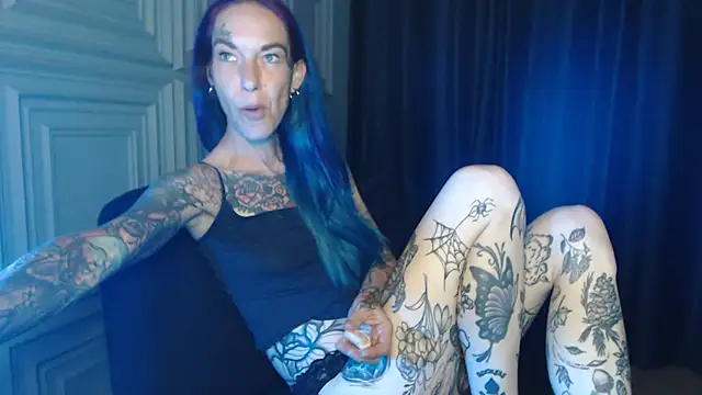 Snapshot of RavenryderUK chatting on July 2026 09:46:01 PM RavenryderUK online show from July 2026 09:46:01 PM