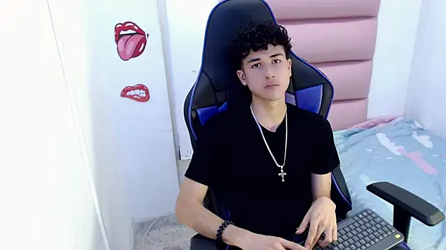 Snapshot of johnny_cagee chatting on December 2024 04:20:01 AM johnny cagee online show from December 2024 04:20:01 AM