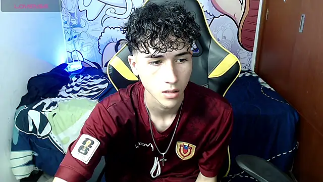 Snapshot of johnny_cagee chatting on December 2024 04:45:02 AM johnny cagee online show from December 2024 04:45:02 AM