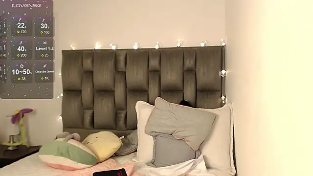 julz 03 online show from December 2024 06:35:01 PM