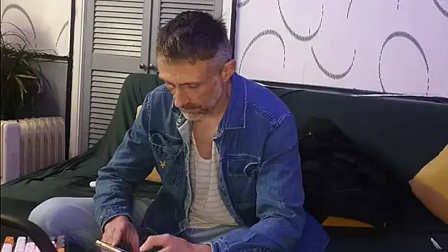 Snapshot of unclestefansdick chatting on November 2025 09:03:01 PM unclestefansdick online show from November 2025 09:03:01 PM