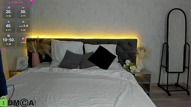 Michelle Blond online show from March 2026 09:16:01 AM