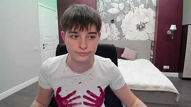 EmiliaYours online show from November 2025 03:25:01 PM