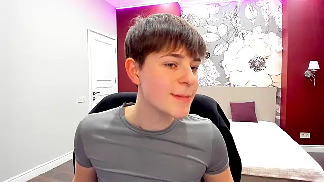 EmiliaYours online show from February 2026 03:01:01 PM