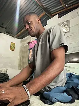 Snapshot of ElNegroRony chatting on December 2024 02:36:02 PM ElNegroRony online show from December 2024 02:36:02 PM