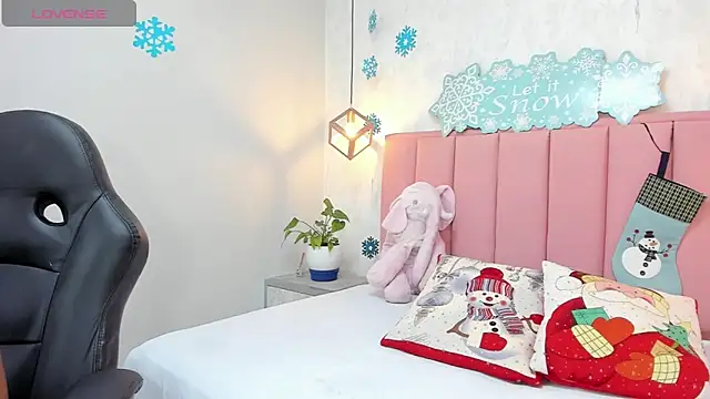 MAYROBERTSS online show from December 2024 12:22:01 PM