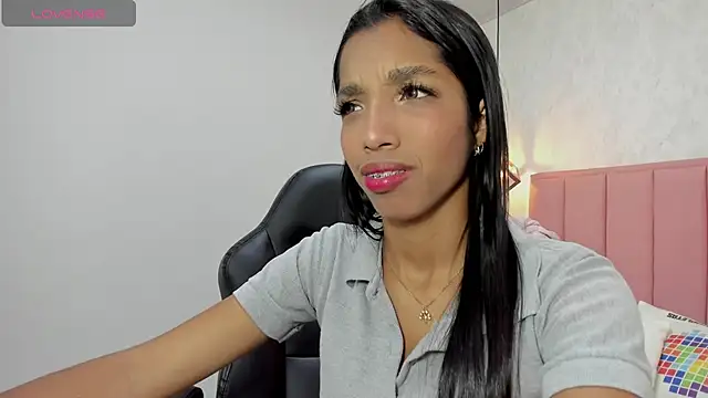 MAYROBERTSS online show from January 2025 12:18:01 PM