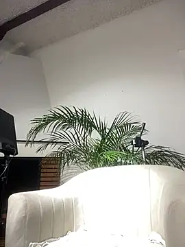 Kyna euphoria online show from February 2025 07:27:01 PM