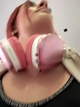 Snapshot of ariiel_ chatting on December 2024 07:44:01 PM ariiel online show from December 2024 07:44:01 PM