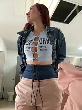 Snapshot of ariiel_ chatting on October 2025 03:43:01 PM ariiel online show from October 2025 03:43:01 PM