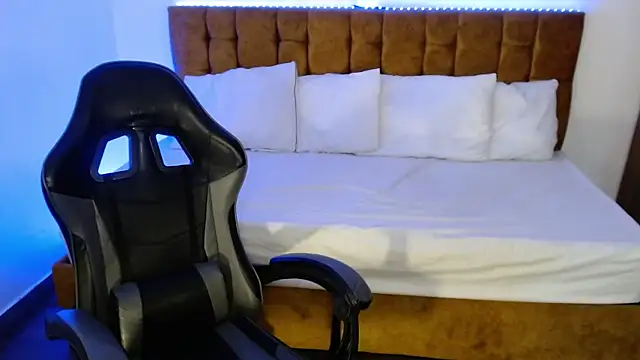 alexiaaross online show from September 2025 12:00:02 AM