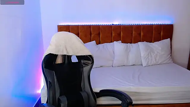 alexiaaross online show from November 2025 05:28:02 AM