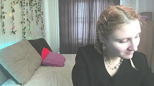 Snapshot of Miss_Elsa_ chatting on February 2025 07:44:02 AM Miss Elsa online show from February 2025 07:44:02 AM