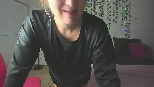 Snapshot of Miss_Elsa_ chatting on September 2025 01:11:02 PM Miss Elsa online show from September 2025 01:11:02 PM