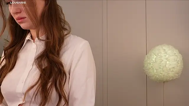 Lilly Colins online show from January 2025 03:29:02 PM