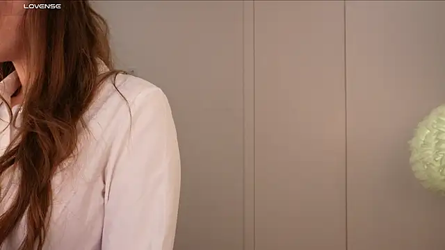 Lilly Colins online show from January 2025 07:15:01 PM